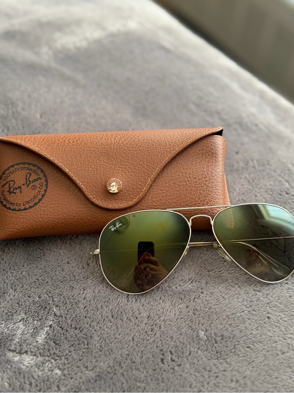 Ray-Ban Aviator Sunglasses with Green Lenses and Gold Frame